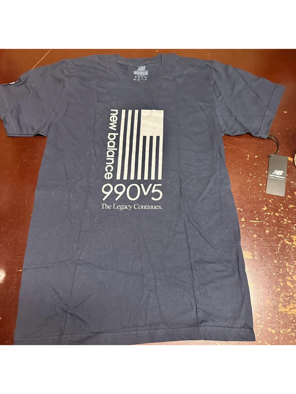 new balance 990v5 blue men’s short sleeve T-shirt, medium